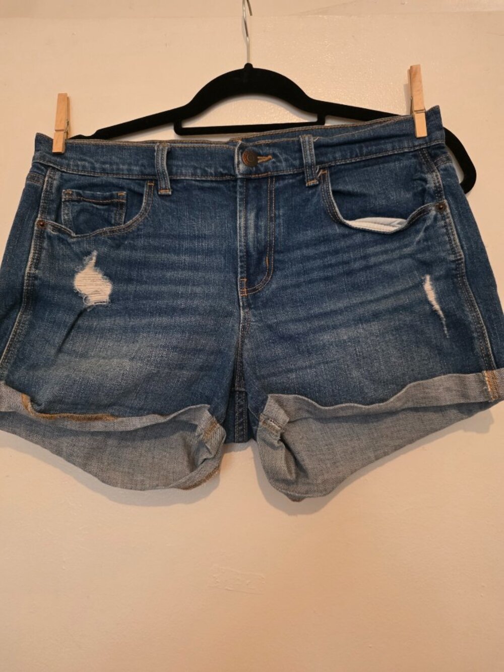 old navy distressed boyfriend denim shorts